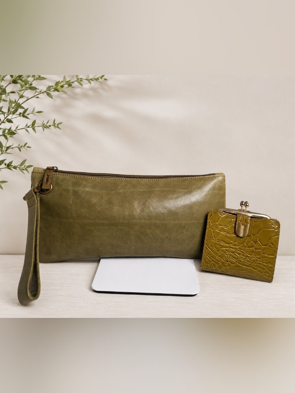HOBO Vida Olive Green Leather Wristlet + Vintage Bond Street Wallet Set EUC